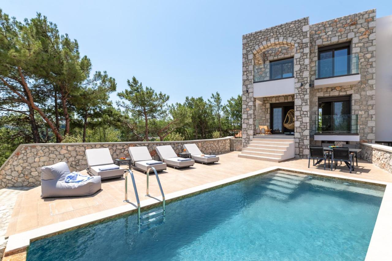 Seaesta Villa